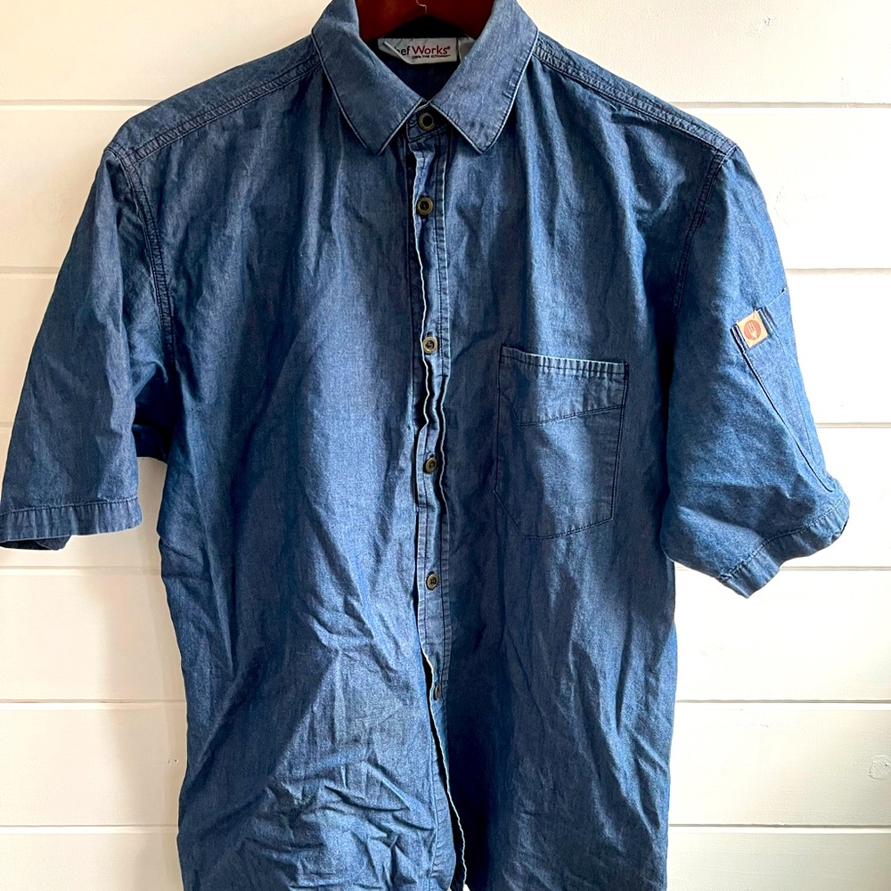 Men’s Medium Chef Works Button-up Work Shirt.